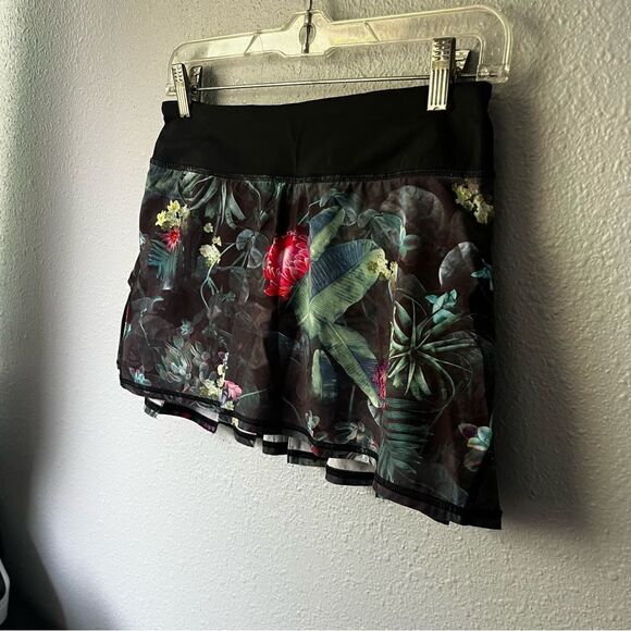 Lululemon Run: Pace Setter Skirt (Regular)
Curious Jungle Multi / Black - Picture 5 of 10